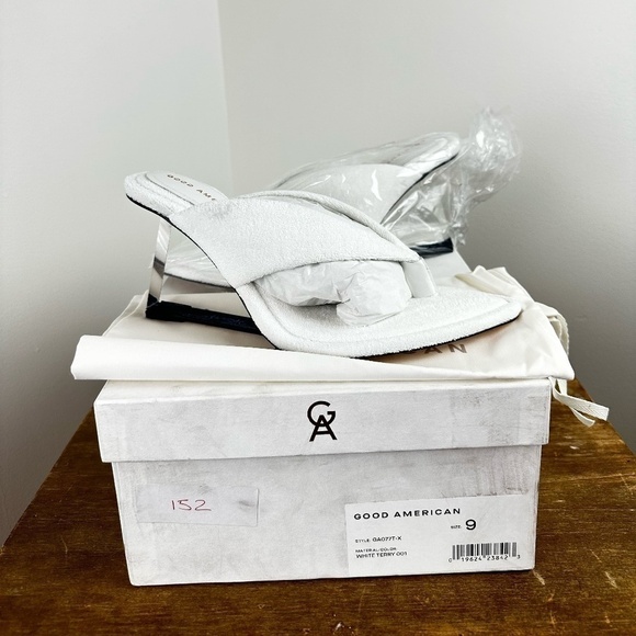 NIB- Good American Clear Wedge Sandals White Terry Size 9 GA077T-X - Picture 1 of 4